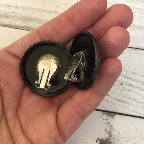 Vintage clip on earrings - Picture 6 of 8